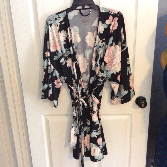 Lilac & London "XL" Kimono style robe. Champagne and Caviar Dreams; Soft, Sexy - Picture 1 of 3